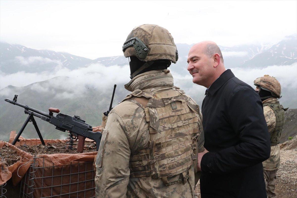 Süleyman Soylu, bayram namazında askerleri yalnız bırakmadı