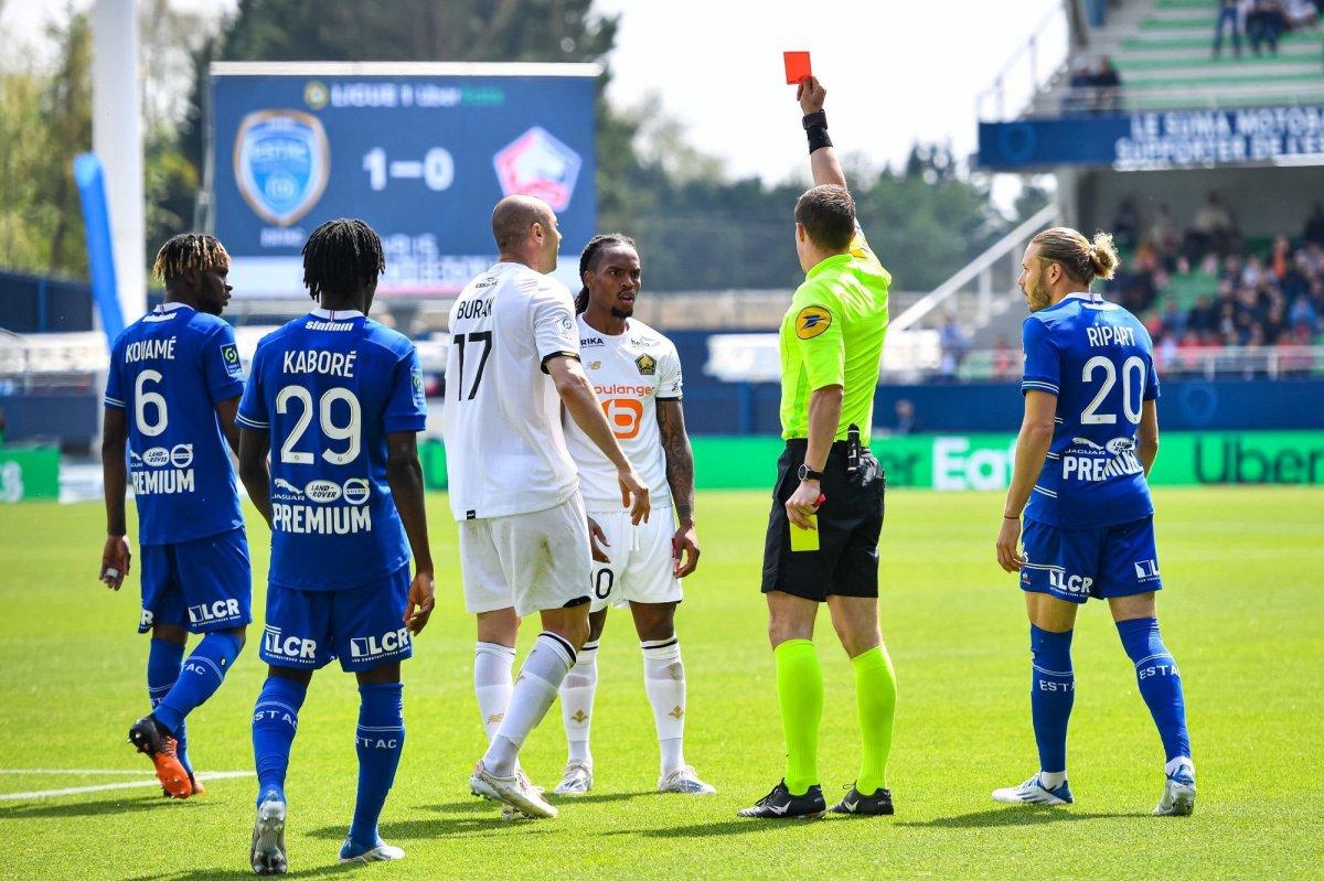 Burak Yılmaz, oyundan atılınca küfretti