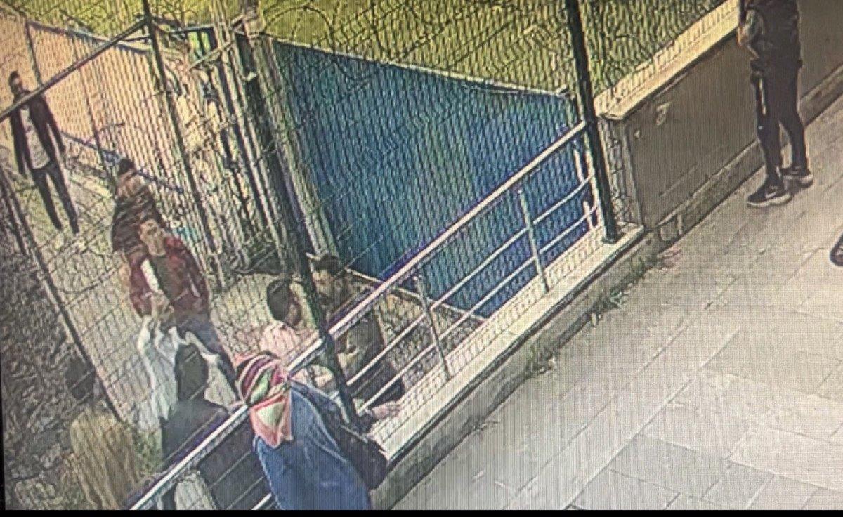 Pendik’te, çocukların maçında çocukları satır ve sopalarla darbettiler