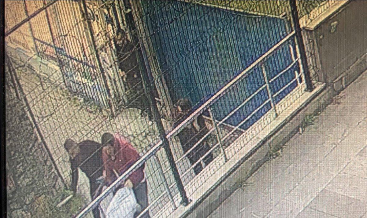 Pendik’te, çocukların maçında çocukları satır ve sopalarla darbettiler