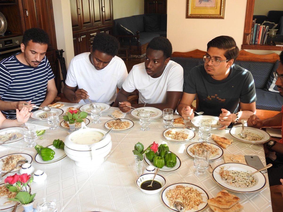 Yabancı öğrenciler bayramda Gaziantepli ailelere misafir oldu