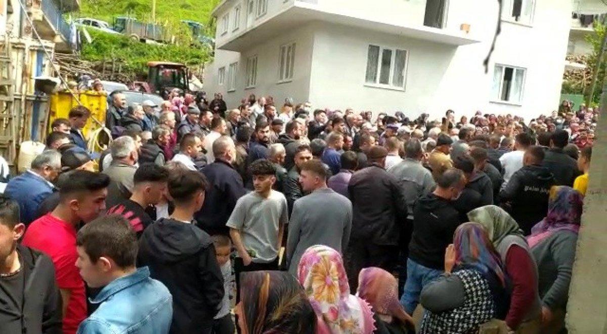 Düzde'de kocası tarafından katledilen kadın, bayramda toprağa verildi