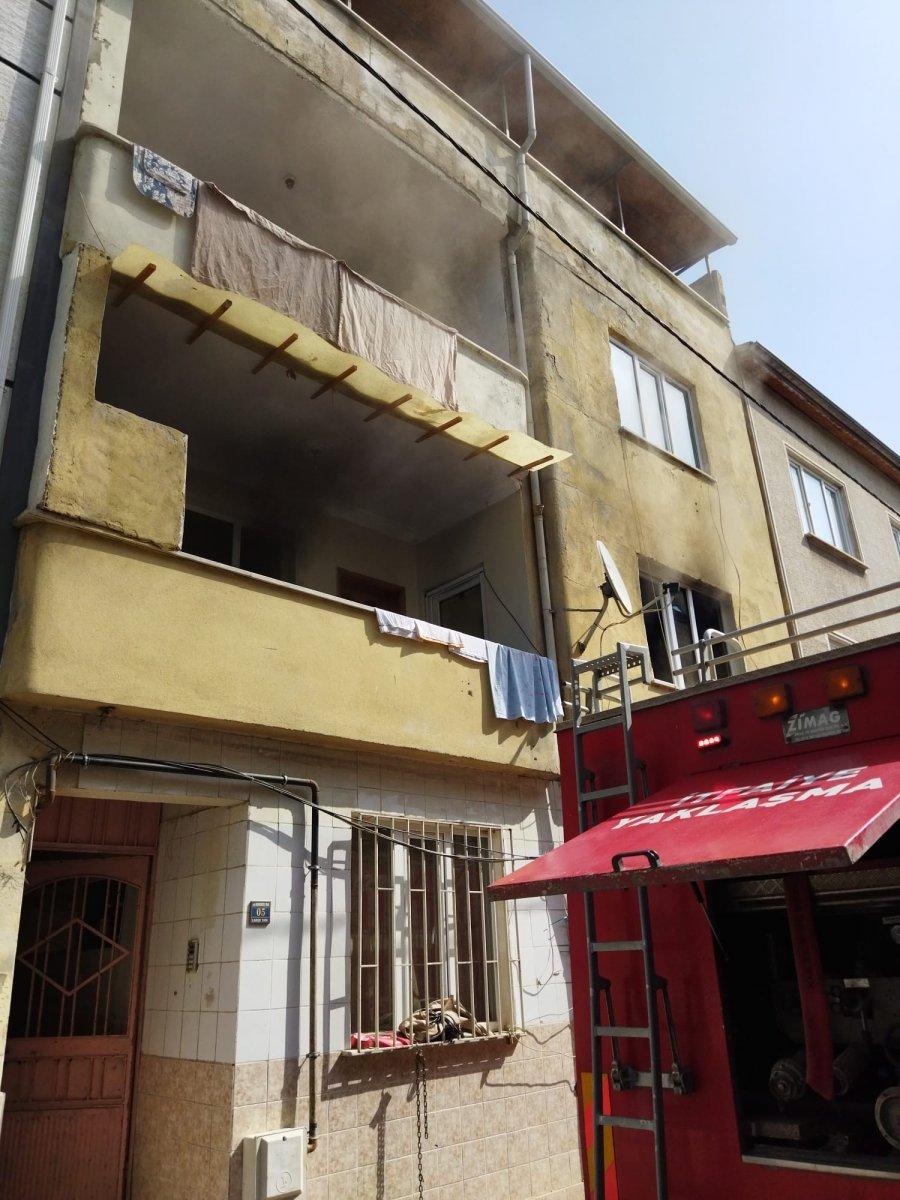 Bursa'da psikolojik sorunlu genç evini yaktı