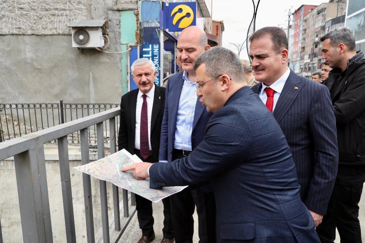 Süleyman Soylu Yüksekova'da vatandaşlarla bayramlaştı