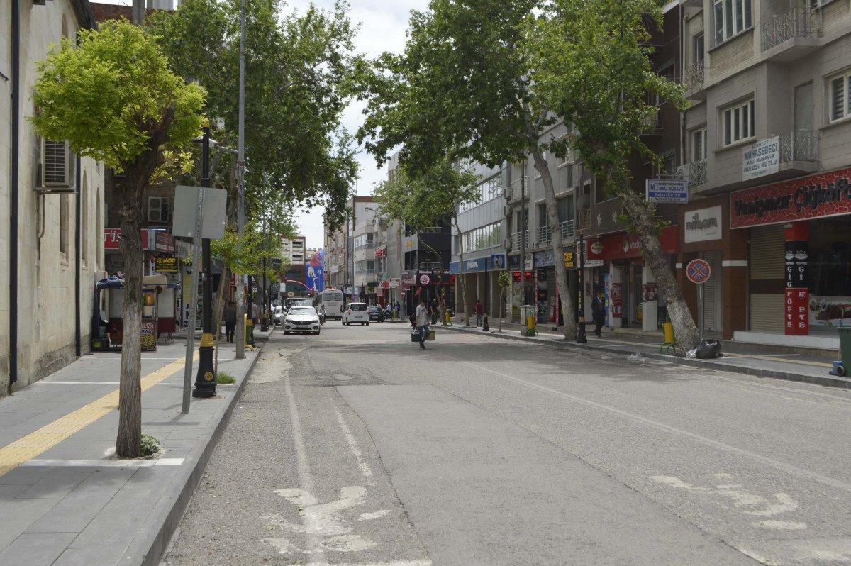 Adıyaman'da sağanakla suya gömülen 40 araç kurtarıldı