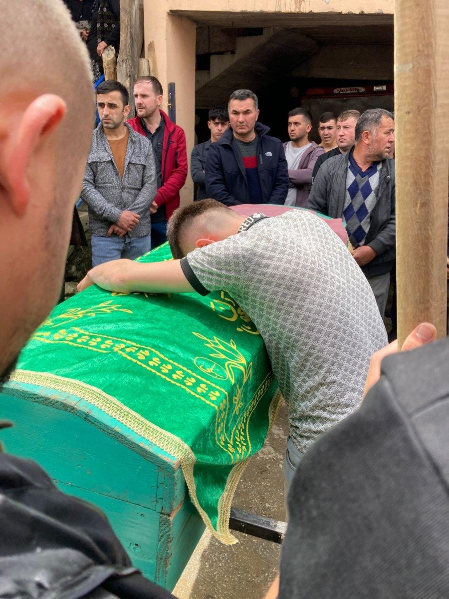 Düzde'de kocası tarafından katledilen kadın, bayramda toprağa verildi