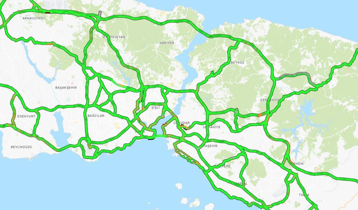 Bayramın ilk sabahı İstanbul caddeleri boş kaldı