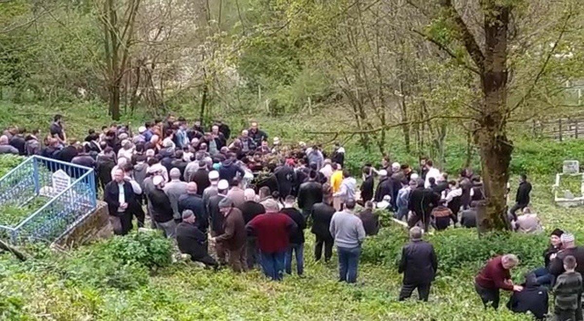 Düzde'de kocası tarafından katledilen kadın, bayramda toprağa verildi