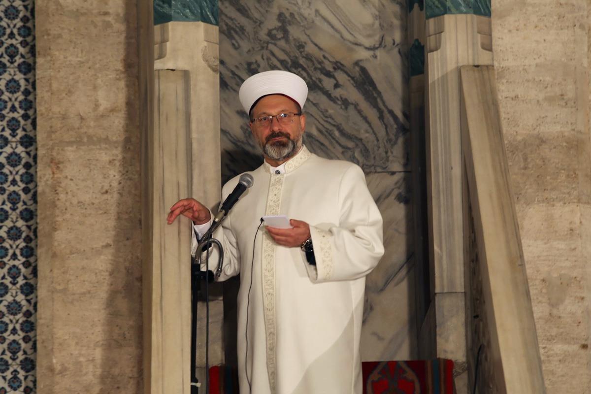 Ali Erbaş'tan İngilizce hutbe: Bayramlar tüm insanlık için barış günleridir