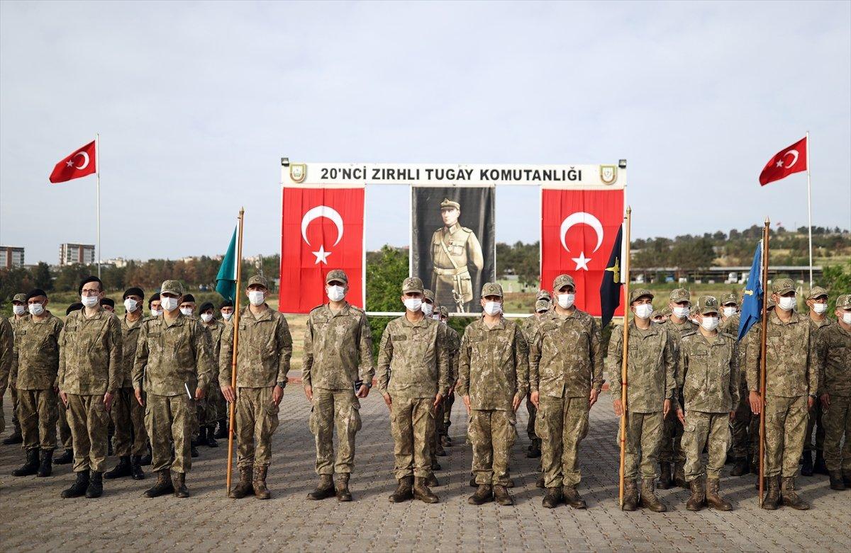 Hulusi Akar, bayram namazını TSK komuta kademesiyle Şanlıurfa'da kıldı