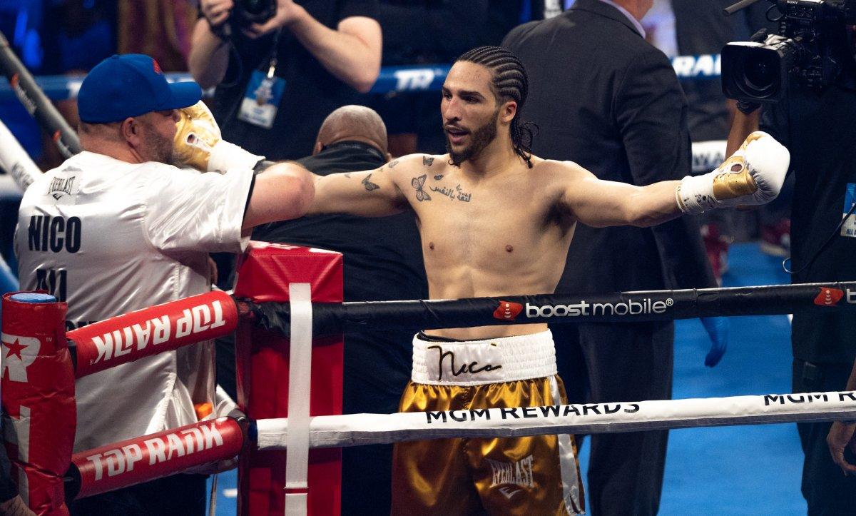 Muhammed Ali'nin torunu Nico Ali Walsh rakibini ilk raundda nakavt etti