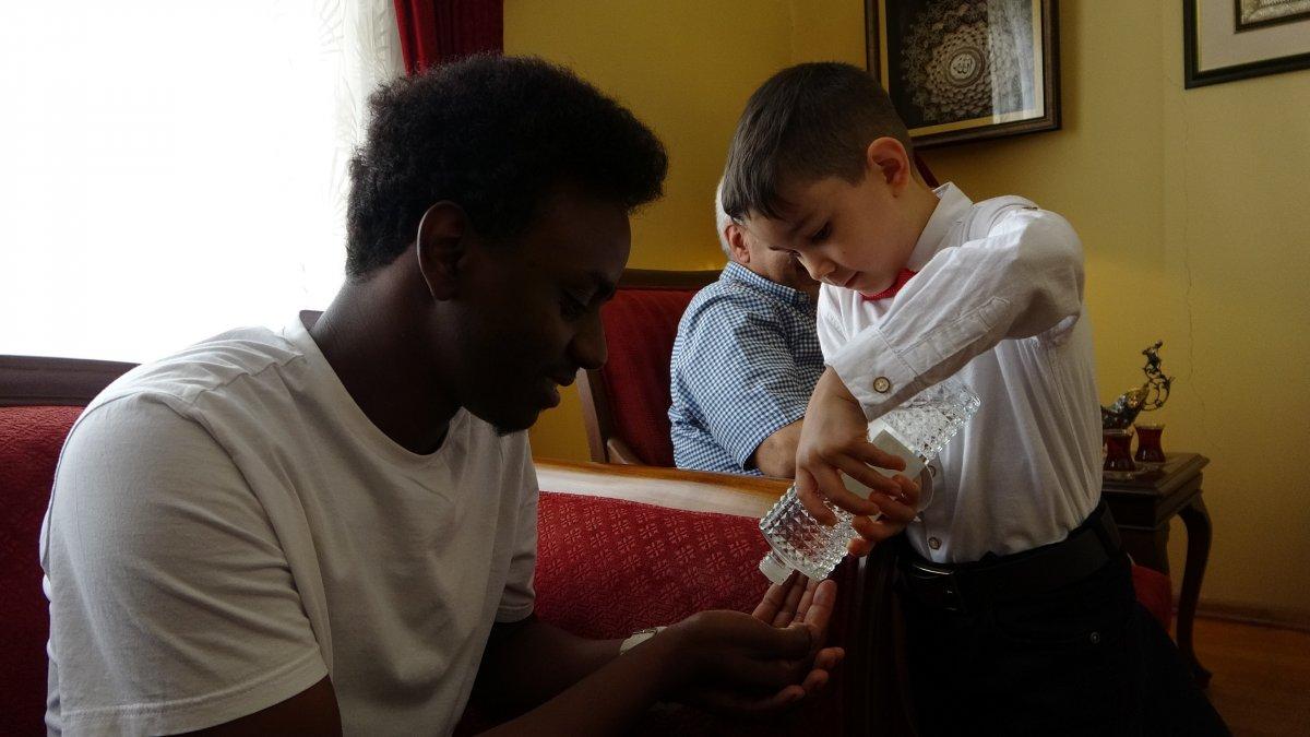 Yabancı öğrenciler bayramda Gaziantepli ailelere misafir oldu