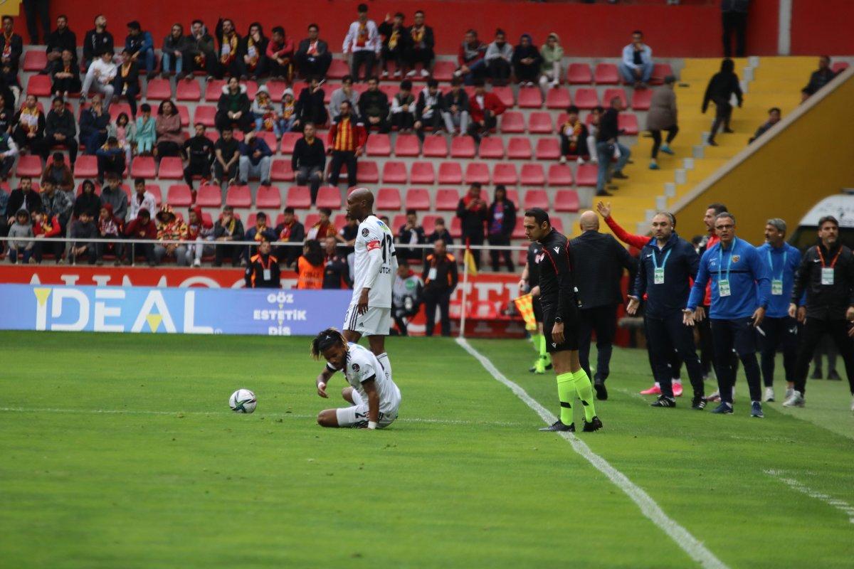 Beşiktaş'ta derbi öncesi 2 oyuncu cezalı duruma düştü