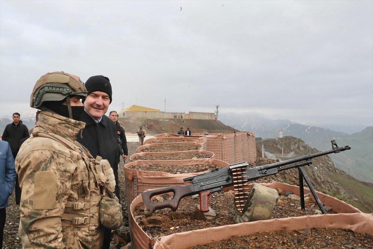 Süleyman Soylu, bayram namazında askerleri yalnız bırakmadı