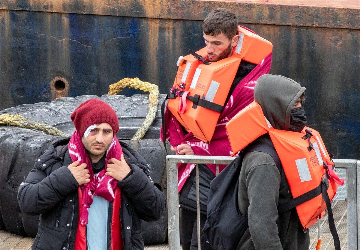 İngiltere, düzensiz göçmenleri Manş Denizi'nde yakaladı