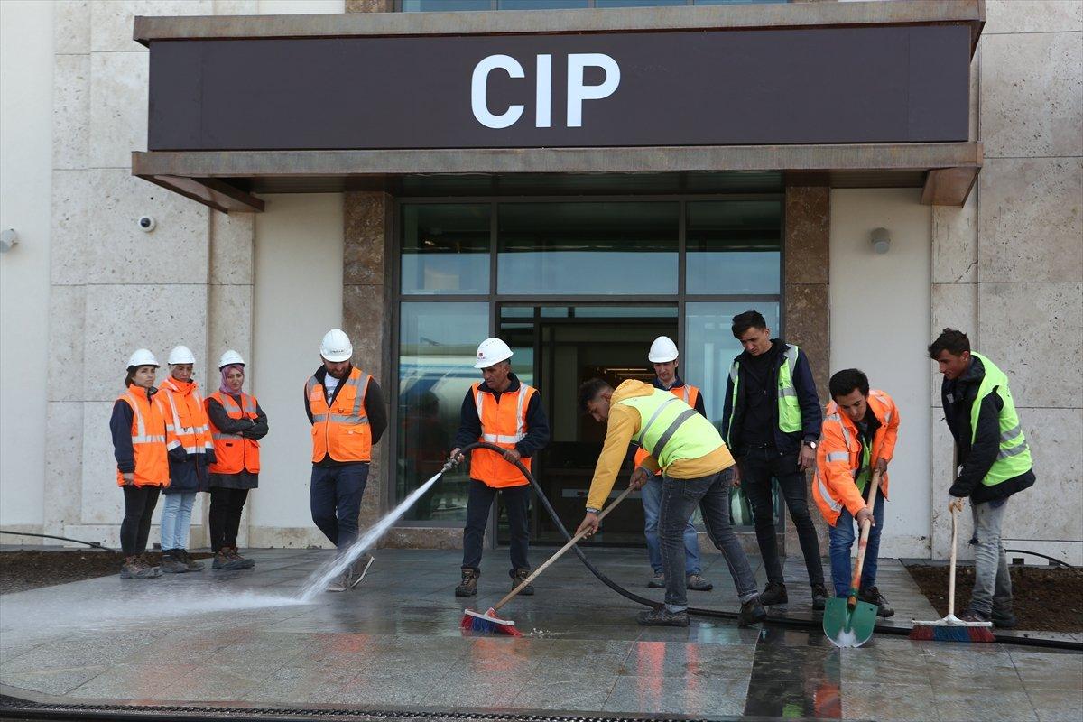 Adil Karaismailoğlu, Rize-Artvin Havalimanı'nı inceledi