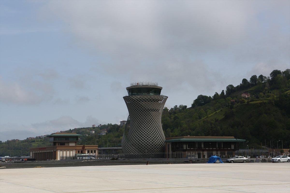 Adil Karaismailoğlu, Rize-Artvin Havalimanı'nı inceledi