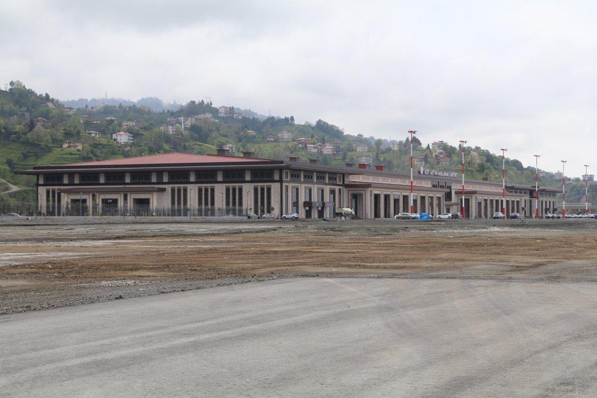 Adil Karaismailoğlu, Rize-Artvin Havalimanı'nı inceledi