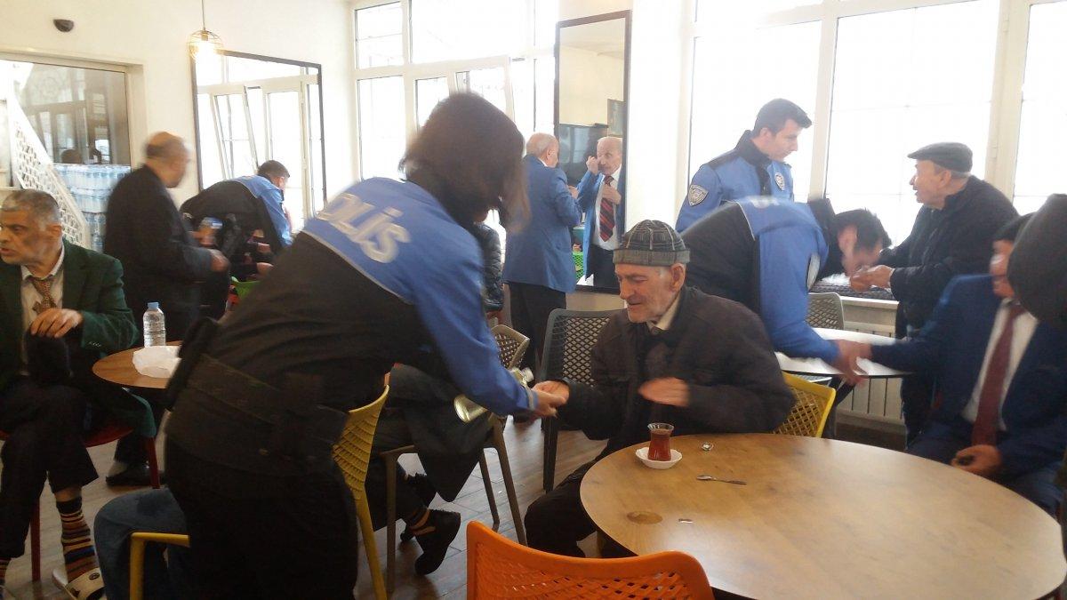 İstanbul Emniyet Müdürlüğü'nden Darülaceze'ye bayram ziyareti