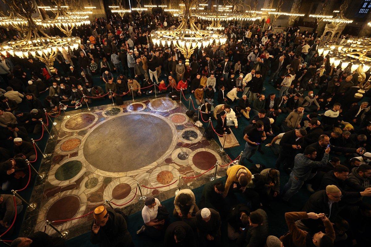 Ayasofya-i Kebir Camii'ni 104 binden fazla kişi ziyaret etti