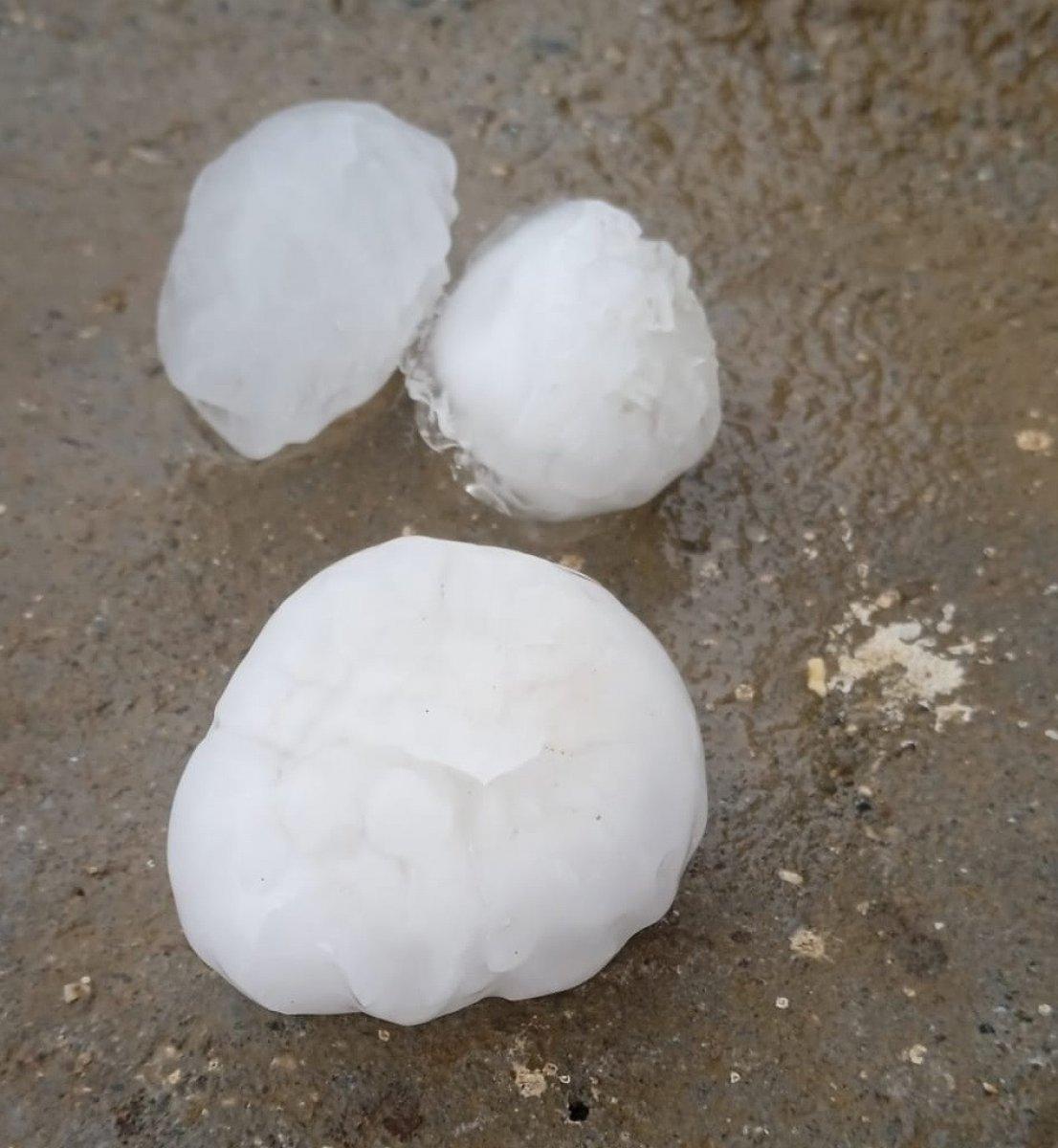 Adıyaman’da ceviz büyüklüğünde dolu yağdı