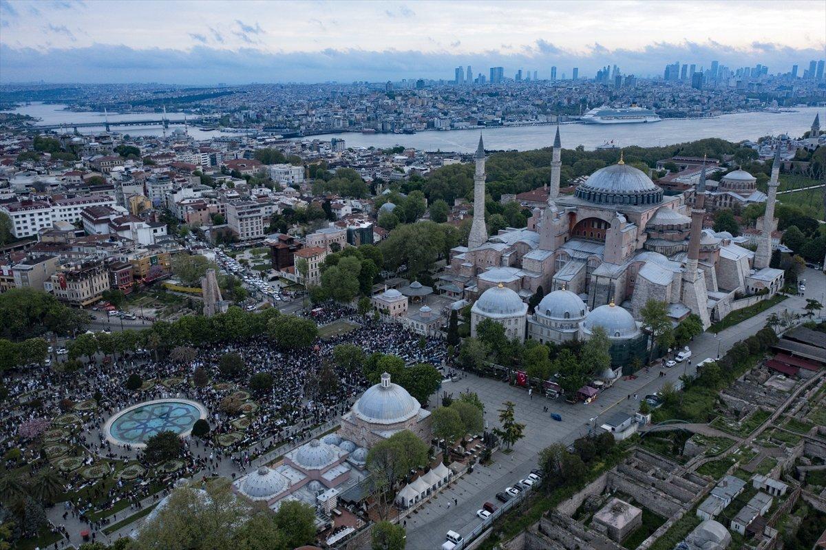 Ayasofya-i Kebir Camii'ni 104 binden fazla kişi ziyaret etti
