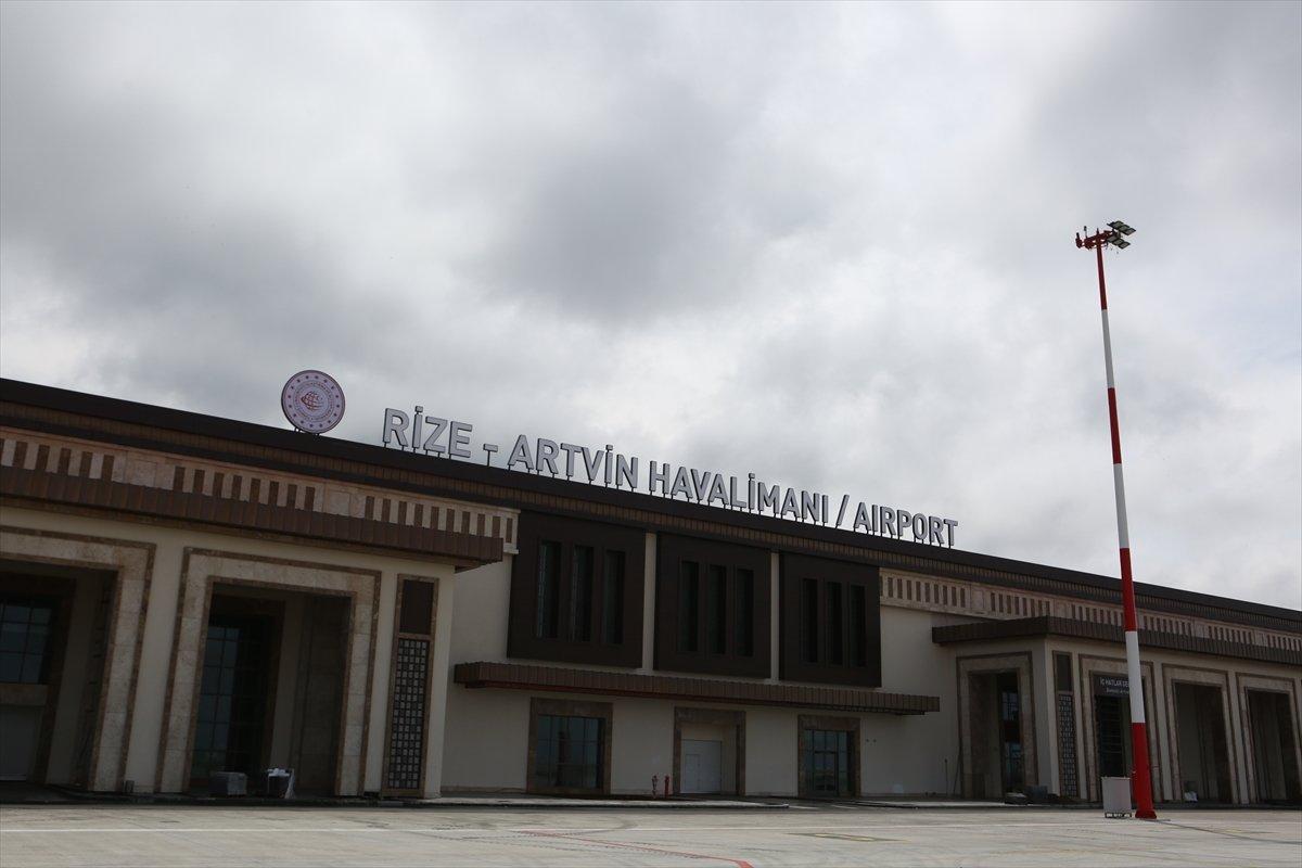 Adil Karaismailoğlu, Rize-Artvin Havalimanı'nı inceledi