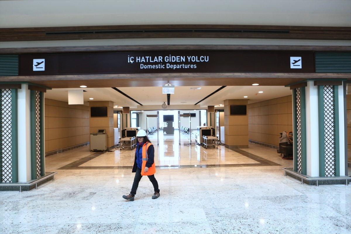 Adil Karaismailoğlu, Rize-Artvin Havalimanı'nı inceledi