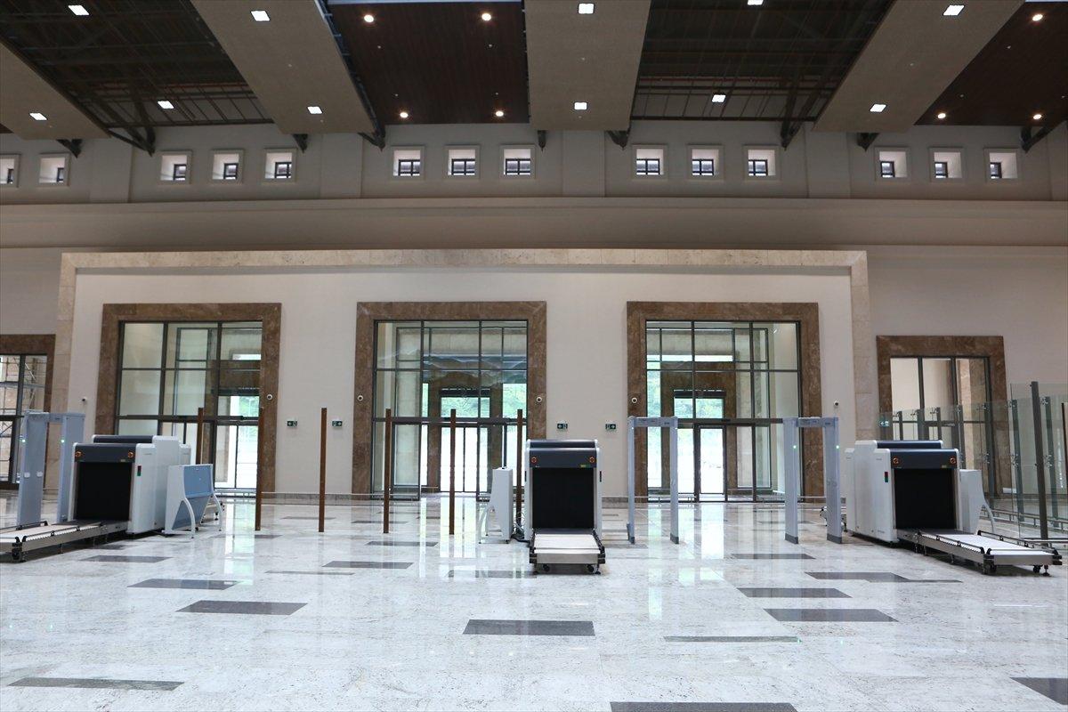 Adil Karaismailoğlu, Rize-Artvin Havalimanı'nı inceledi