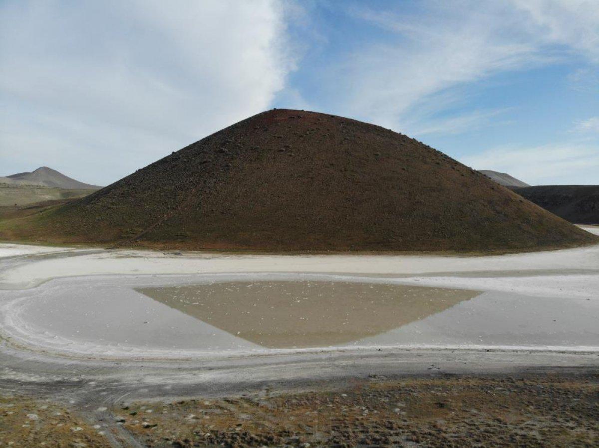 Yoğun kış yağışları Meke Gölü'nü kurumaktan kurtaramadı