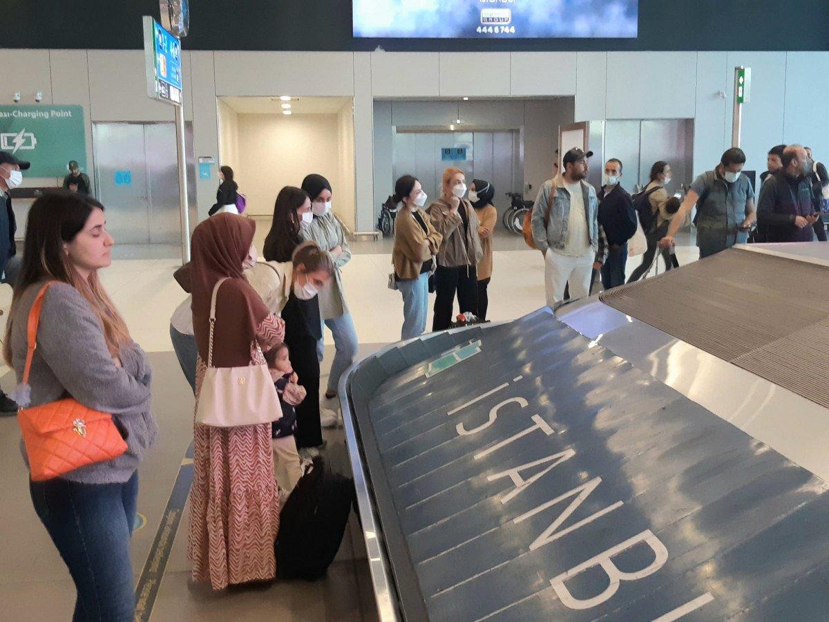 İstanbul Havalimanı'nda tatilcilerin dönüş yoğunluğu