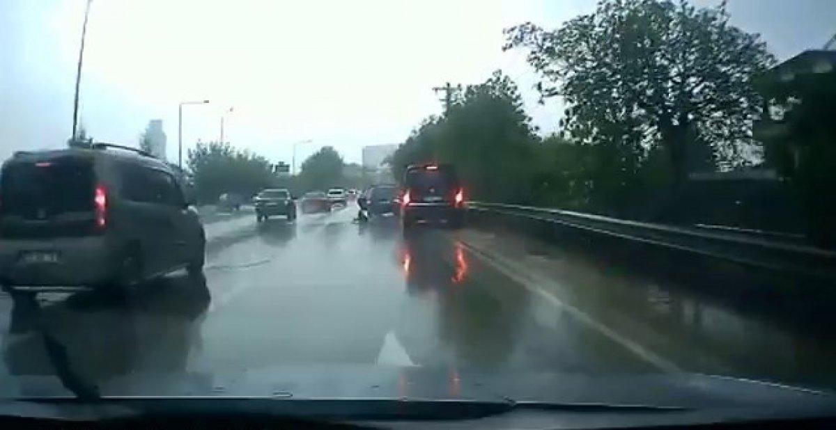 Bursa'da kapısı açılan araçtan düşen çocuk ölümden döndü