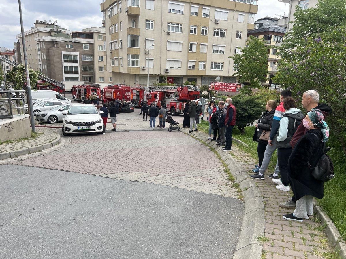 Kağıthane'deki markette korkutan yangın