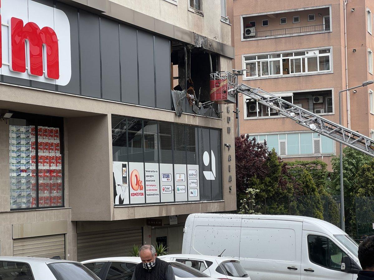 Kağıthane'deki markette korkutan yangın