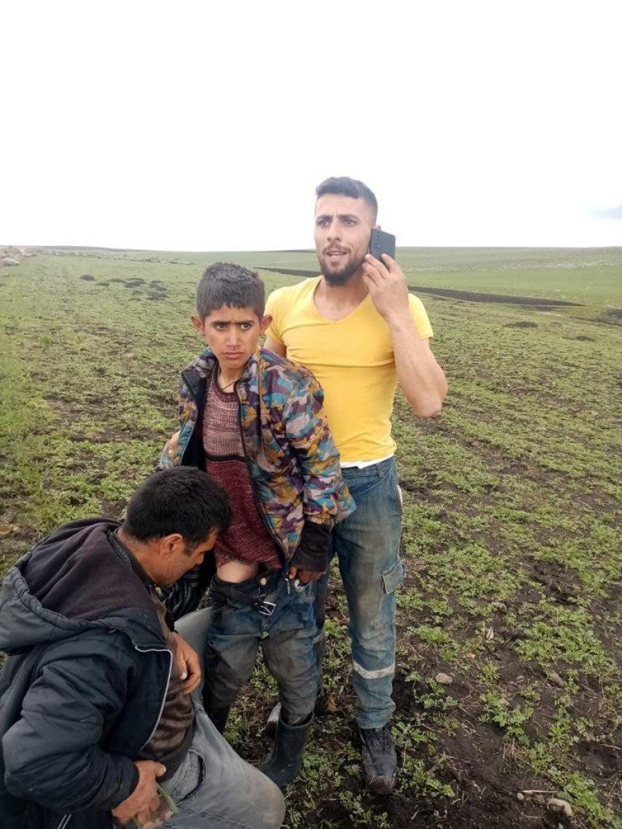 Kars'ta kaybolan çocuk 4 gün sonra kayanın dibinde bulundu