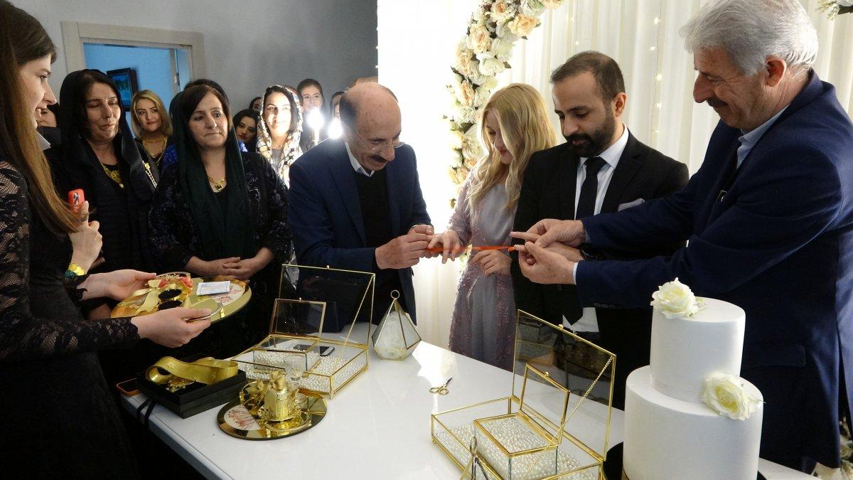 Savaş nedeniyle ülkesinde nişan yapamayan Ukraynalı gelin Hakkari'ye geldi