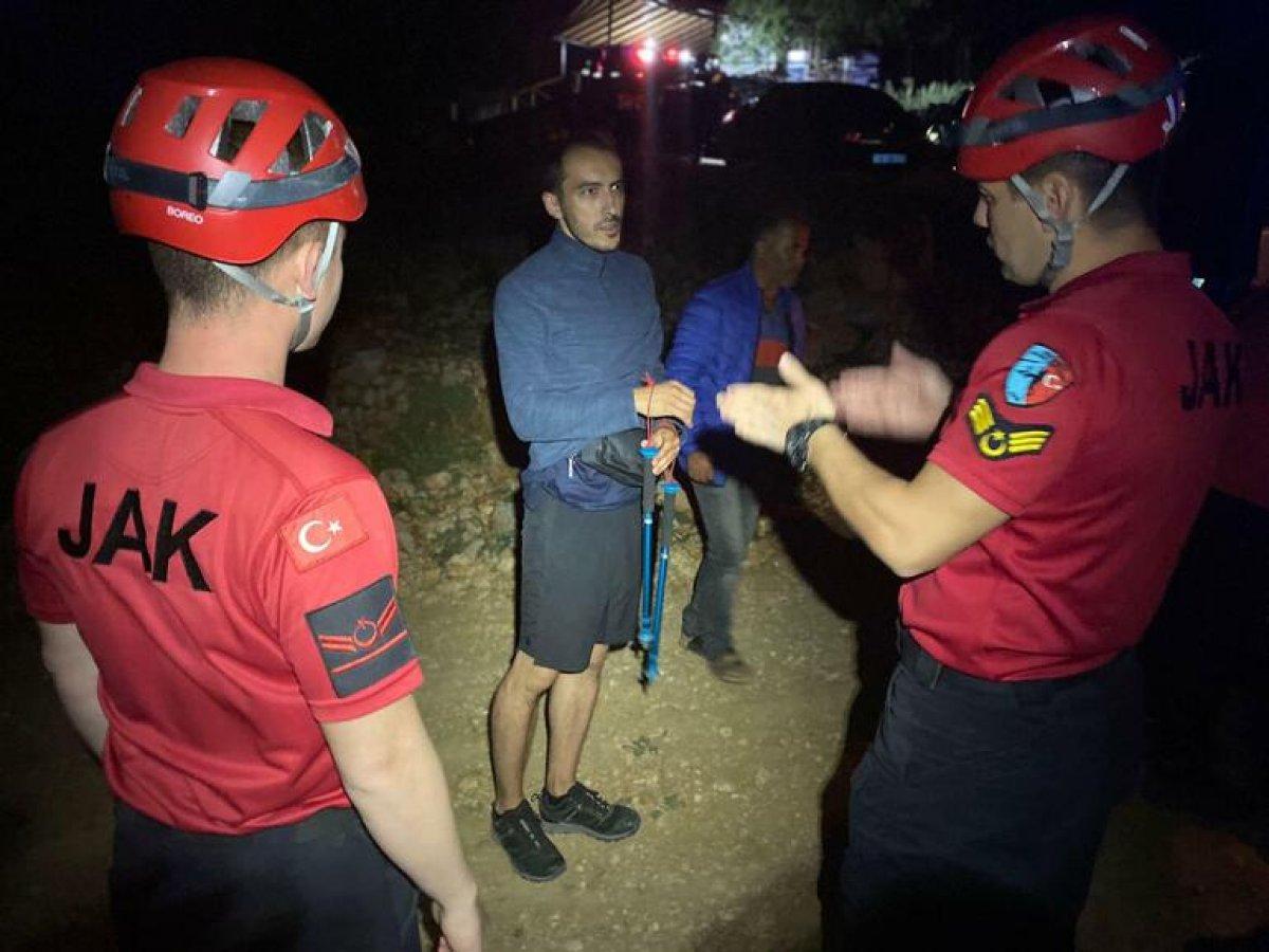 Likya Yolu'nda yürüyüş sırası kaybolan çift, 3 saatlik çalışmayla bulundu