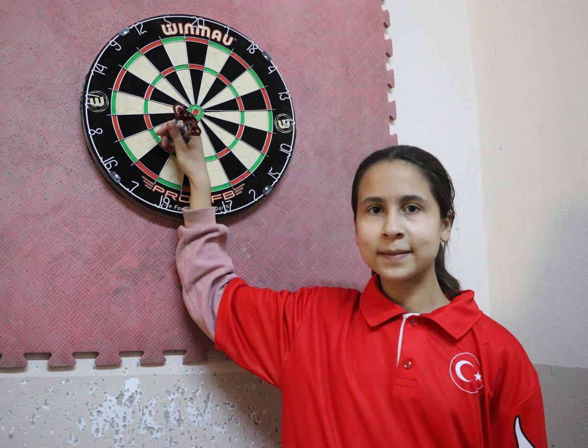 Öğretmenleri sayesinde dart sporuna başlayan Ceylin'in hedefi Avrupa