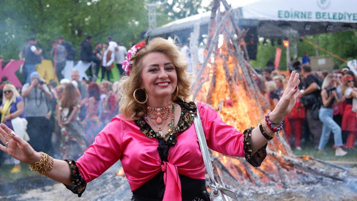 Edirne’de 100 bine yakın ziyaretçinin katılımıyla ‘Kakava ateşi’ yandı