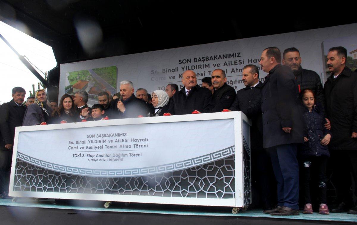 Binali Yıldırım, ailesinin Erzincan'da yaptırdığı külliyenin temelini attı
