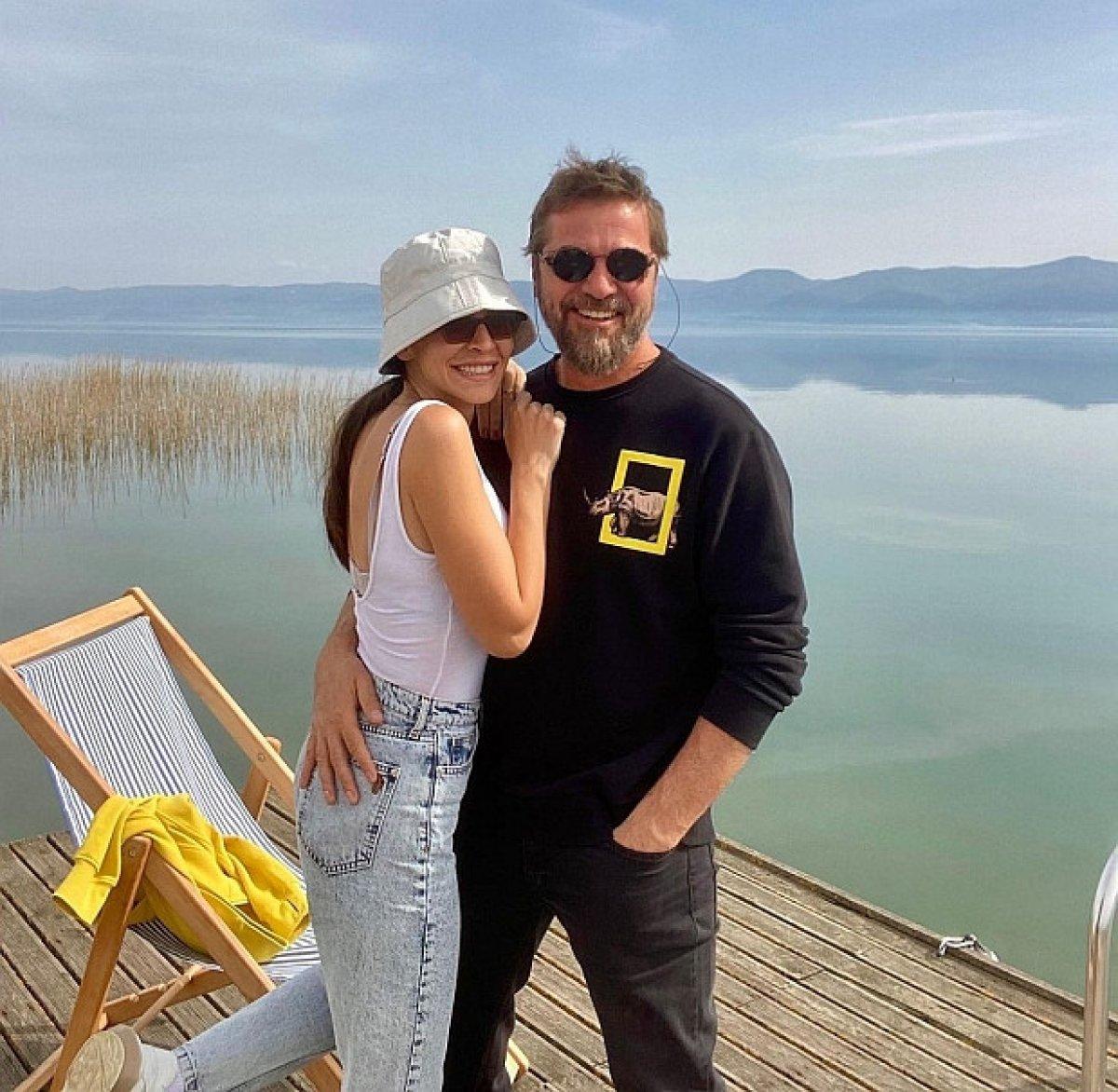 Engin Altan Düzyatan ve Neslişah Alkoçlar'dan bayram pozu