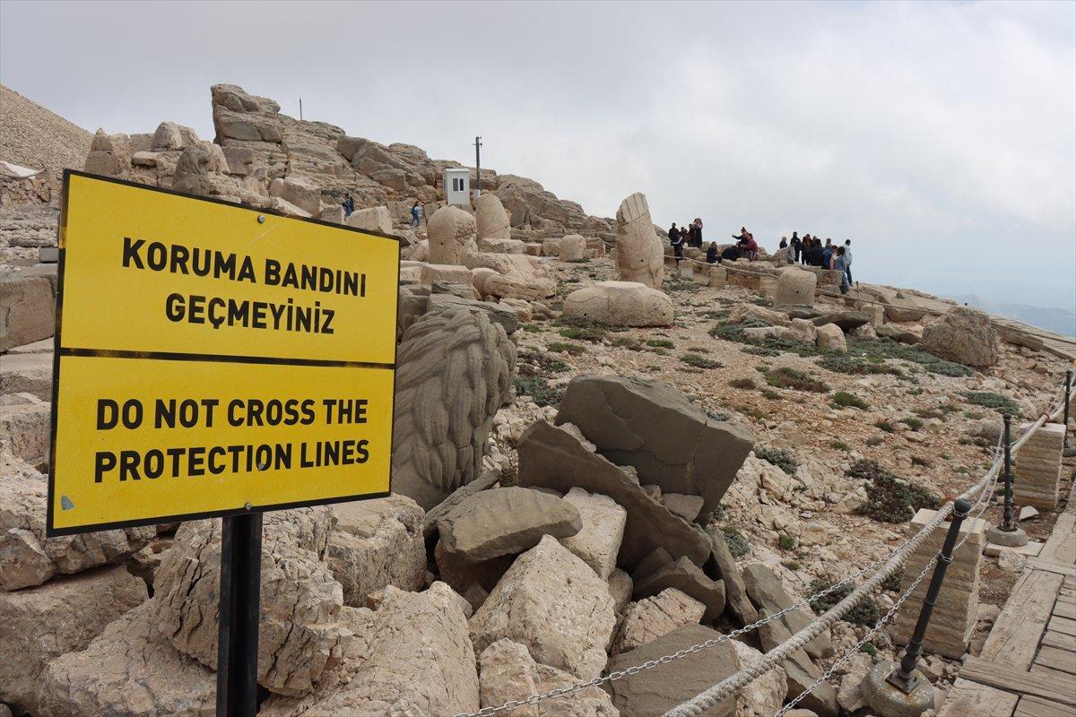 Bayram'da Nemrut Dağı'na ziyaretçi aktı
