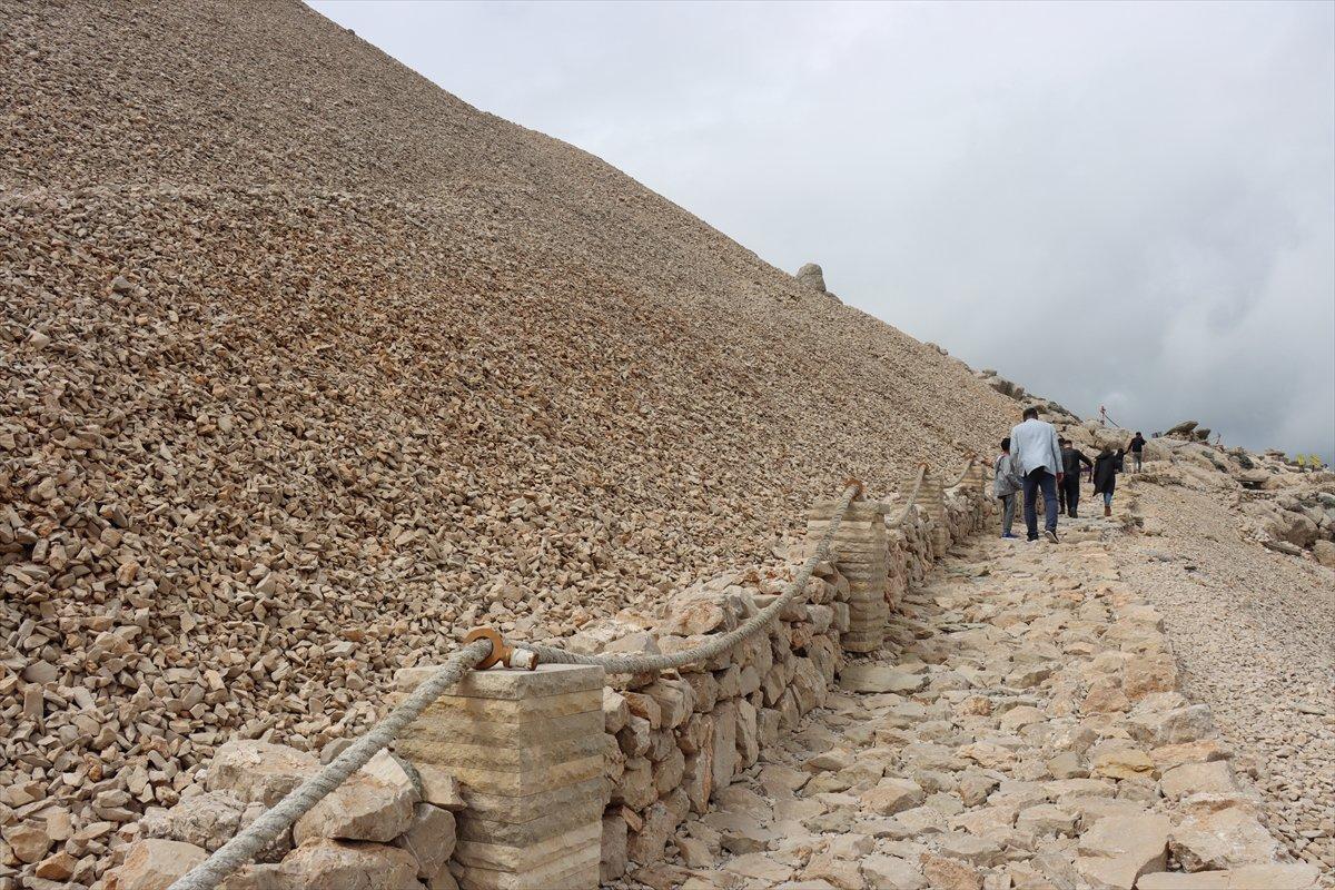 Bayram'da Nemrut Dağı'na ziyaretçi aktı