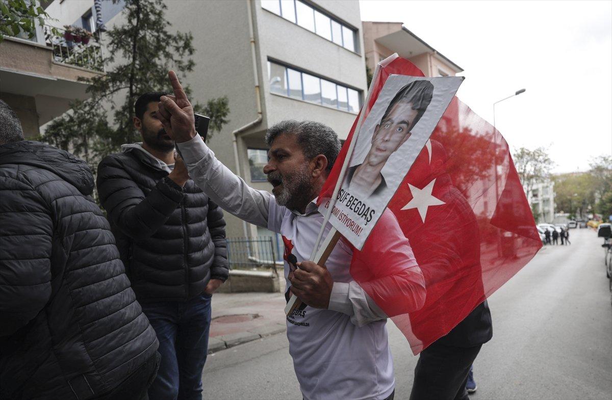 Ankara'da HDP binası önünde siyah çelenk gerginliği