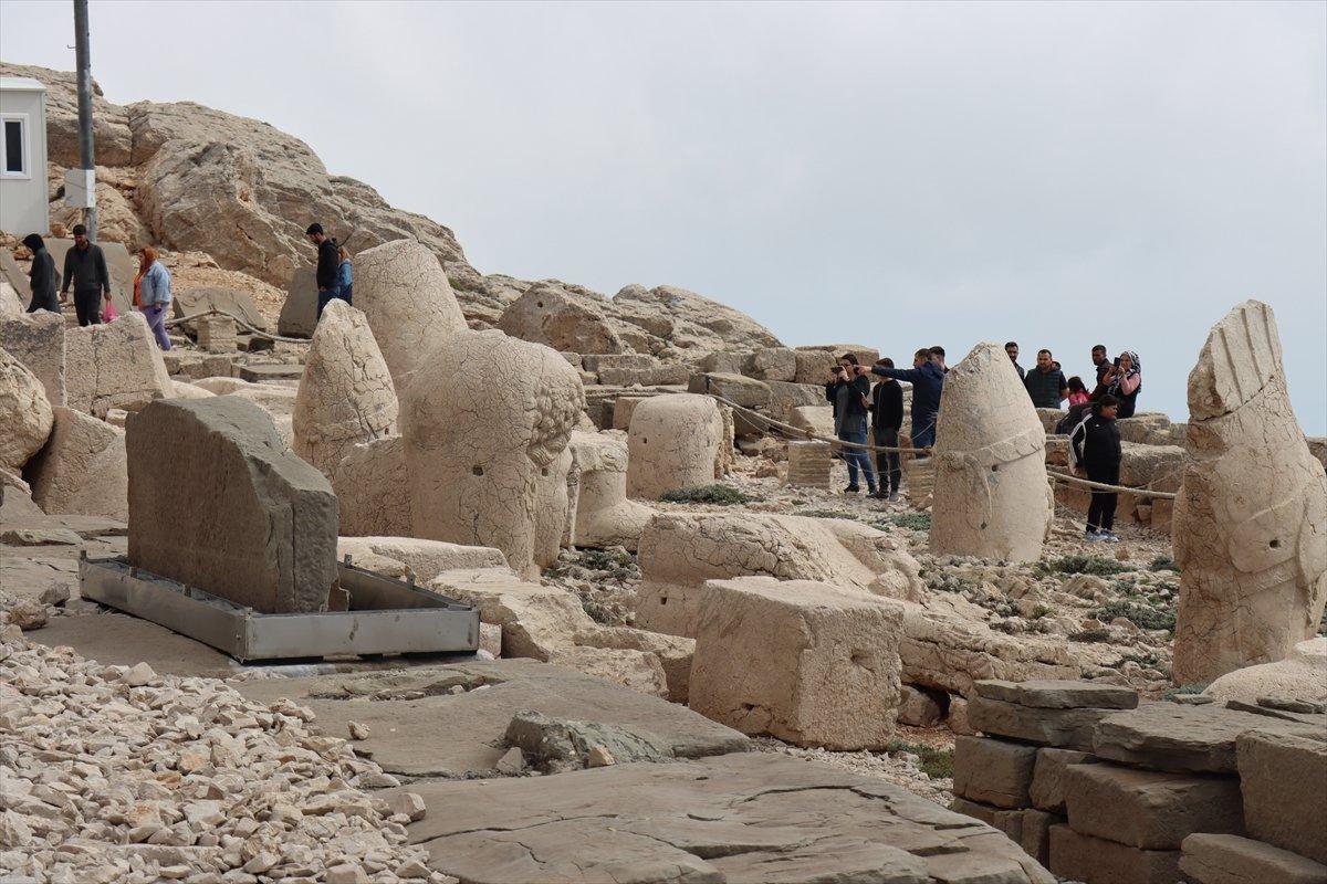 Bayram'da Nemrut Dağı'na ziyaretçi aktı