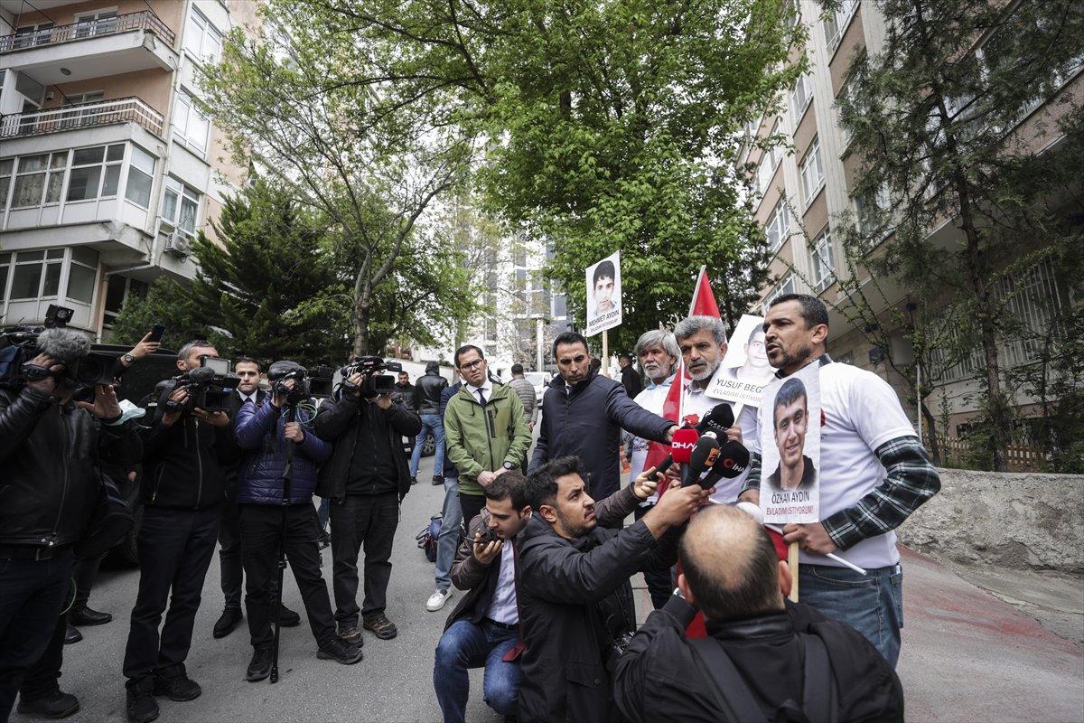 Ankara'da HDP binası önünde siyah çelenk gerginliği