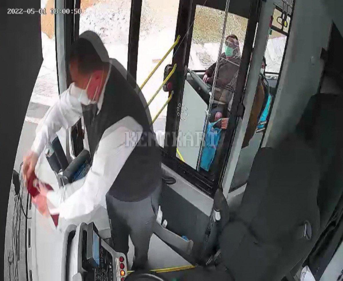 Kocaeli'de otobüsü durdurup yoldaki Türk bayrağını aldı