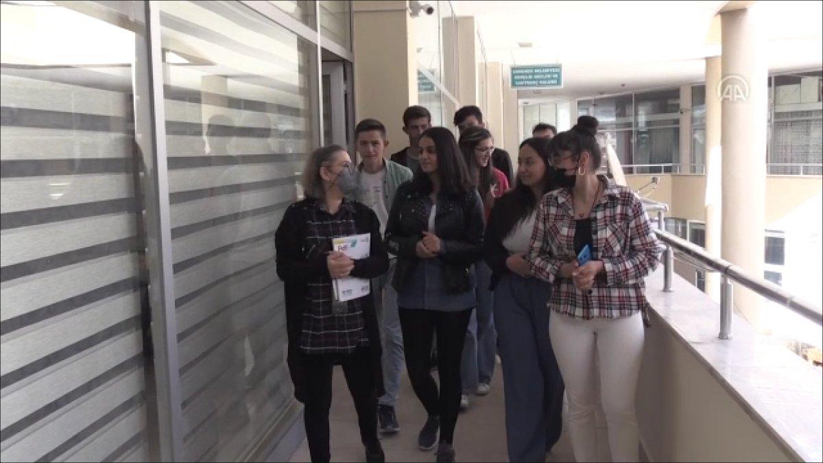 Karaman'da 54 yaşındaki kadın, yarım kalan eğitim hayallerine yeni bir adım attı