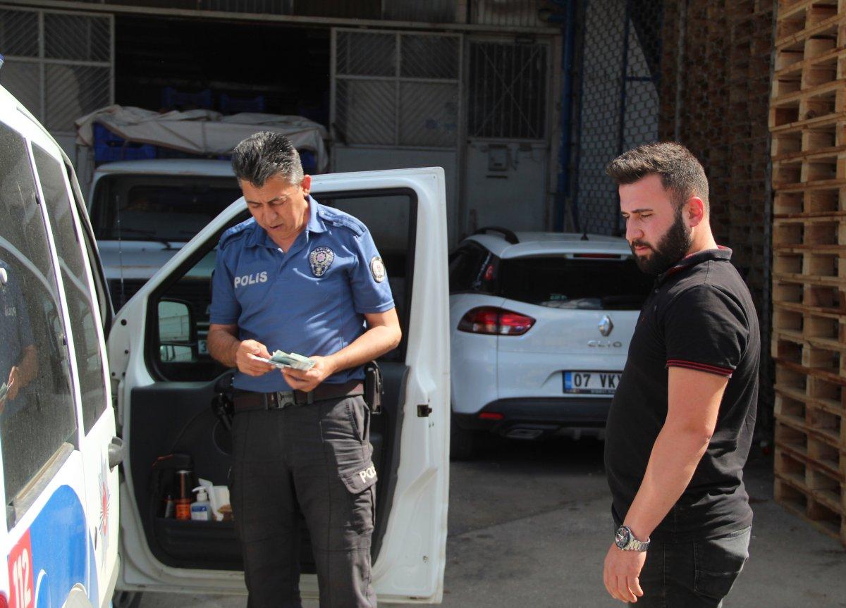 Antalya'daki çiftçi bulduğu 700 TL'yi polise teslim etti