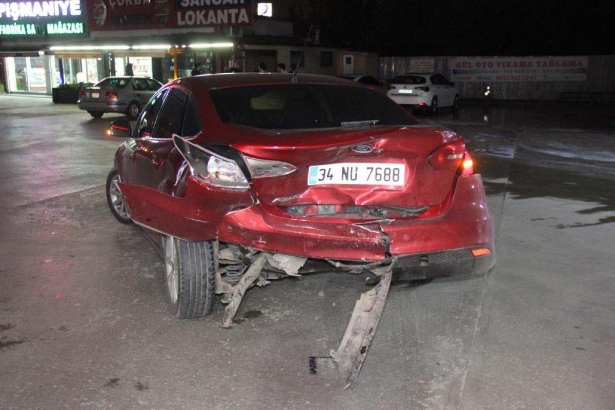 Kocaeli'de dur ihtarına uymayan araç kaza yaptı